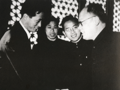1956꣬ѧ鳤ί־ֳͿҶͬͬ־һϯˮĻĴ